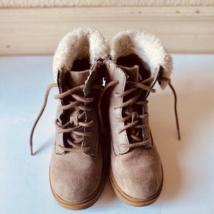 GAP kids fur boots